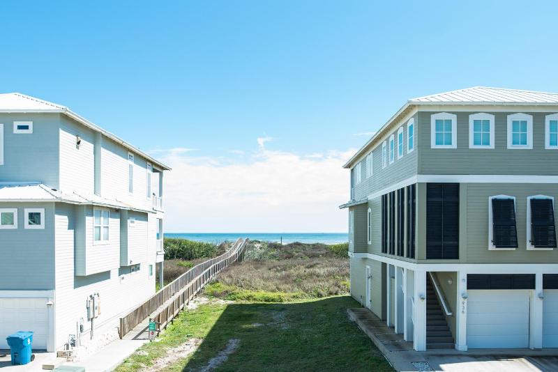 Three-Bedroom House image 1
