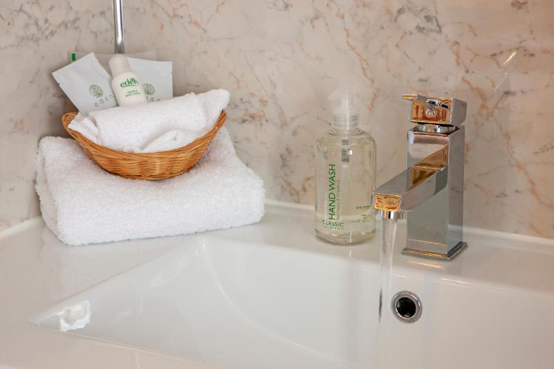 Double Room with Private Bathroom image 3