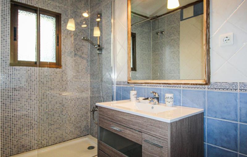 Three-Bedroom Holiday Home  image 2