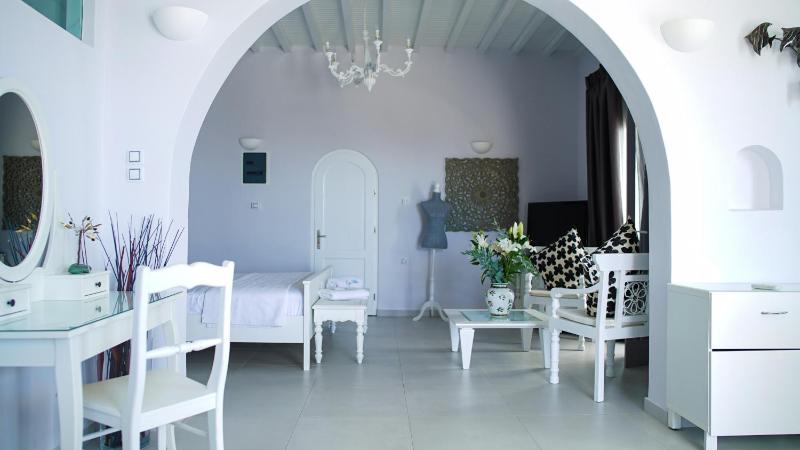 Luxury Villa Psarou image 1