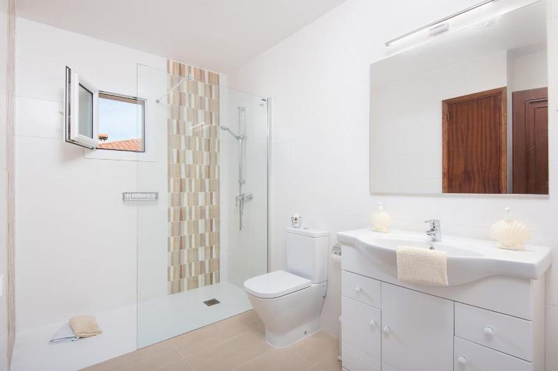 Three-Bedroom Villa image 3