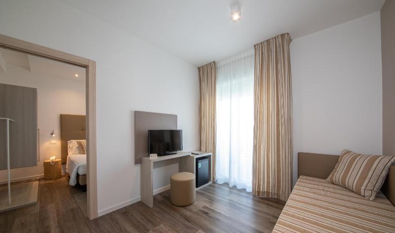 Suite with Terrace image 4