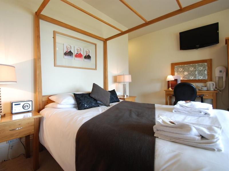 Deluxe King Room image 3