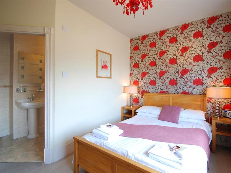 Deluxe Double Room with Bath image 2