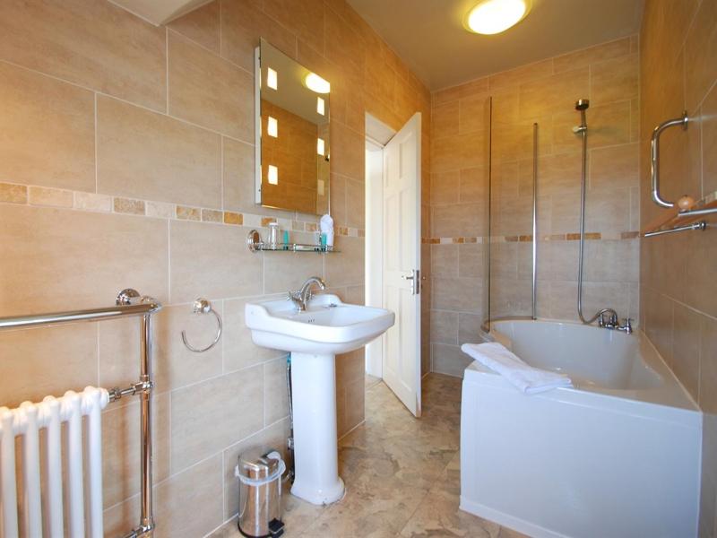 Deluxe Double Room with Bath image 2