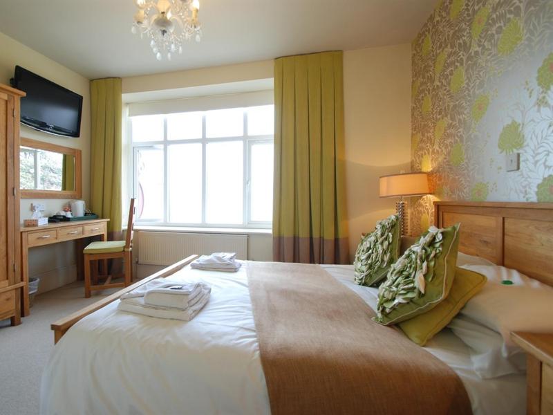 Deluxe Double Room with Bath image 3