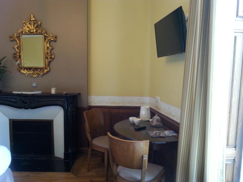 Double or Twin Room image 4