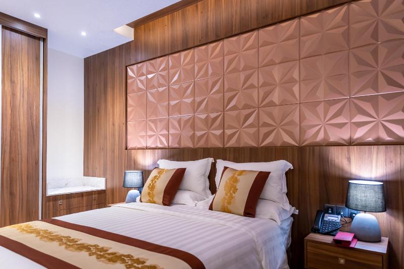 Deluxe Room City View with Business Lounge Access image 4