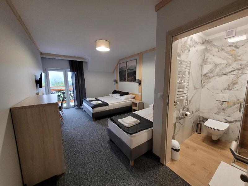 Triple Room with Balcony image 3