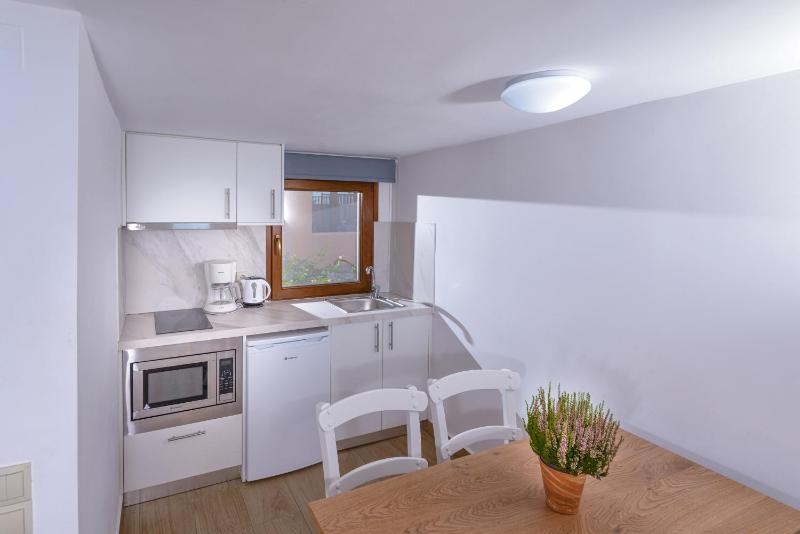 One-Bedroom Apartment image 1