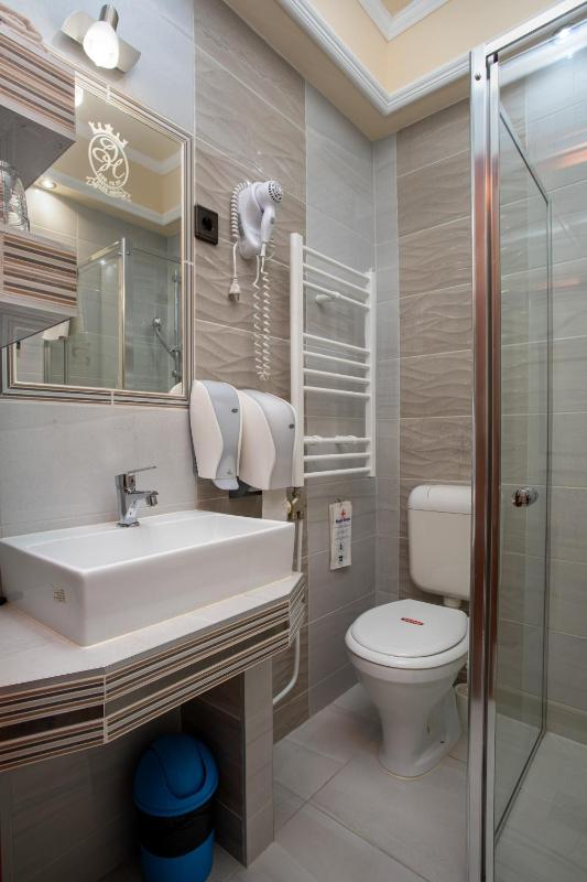 Standard Double Room image 3