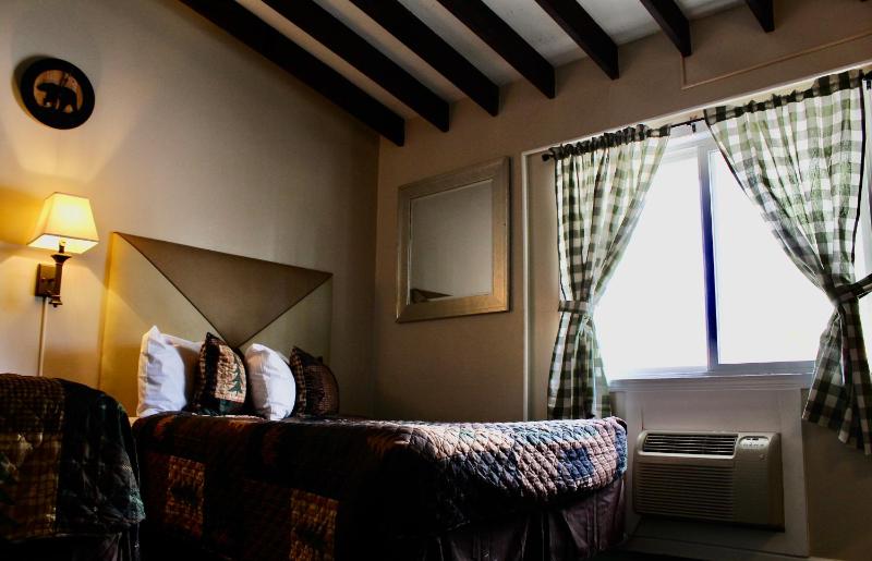 Standard Double Room image 2