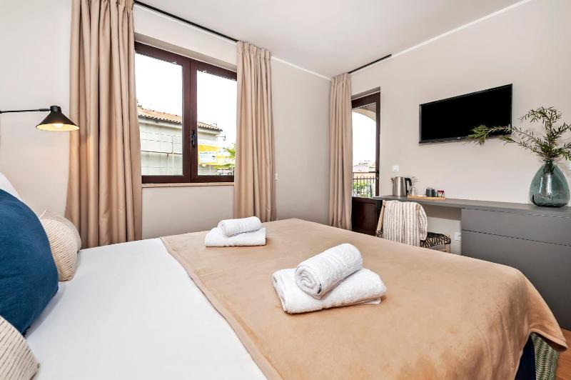 Standard Double Room with Balcony image 3