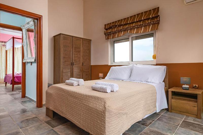 Three-Bedroom Villa image 4