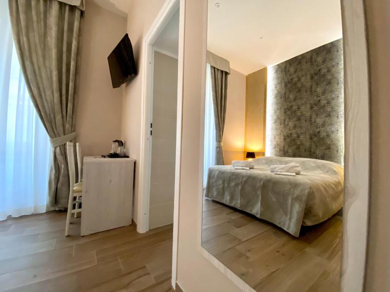 Deluxe Room image 4