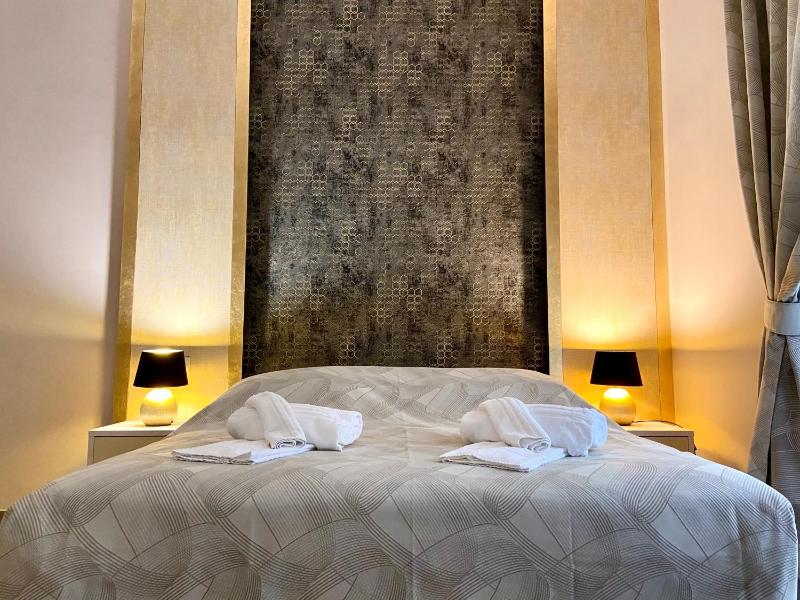 Deluxe Room image 3