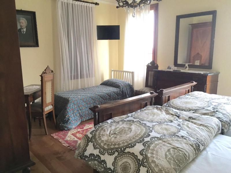 Twin Room image 2