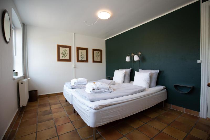 Double or Twin Room with Shared Bathroom image 1