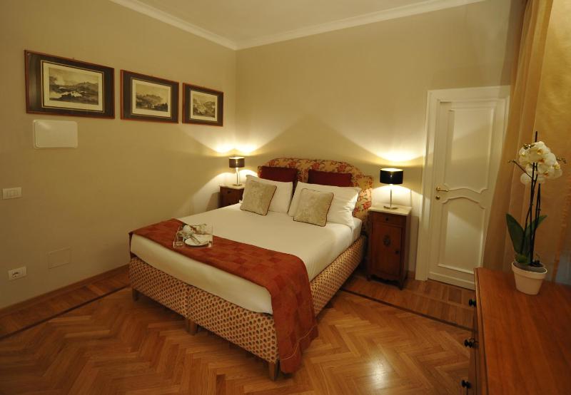 Deluxe Double Room image 4