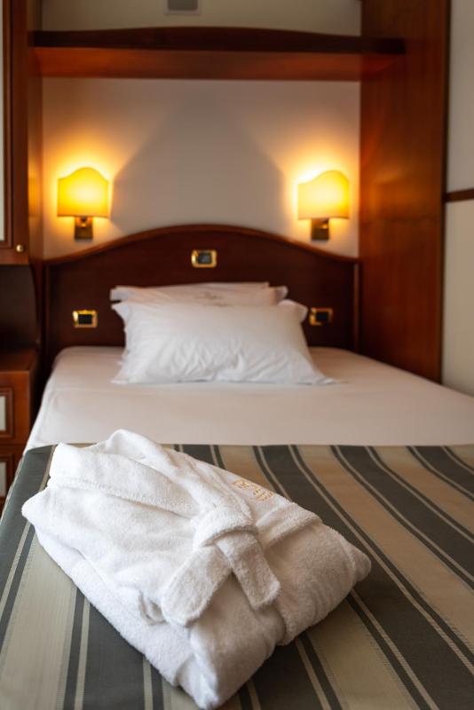 Standard Single Room  image 4