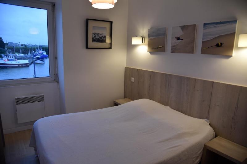 Classic Double Room with Harbour View image 4