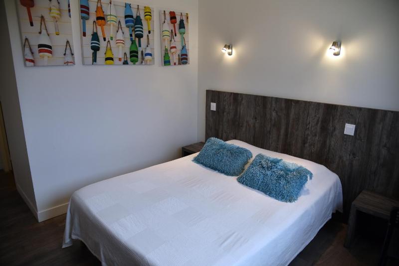 Classic Double Room image 3