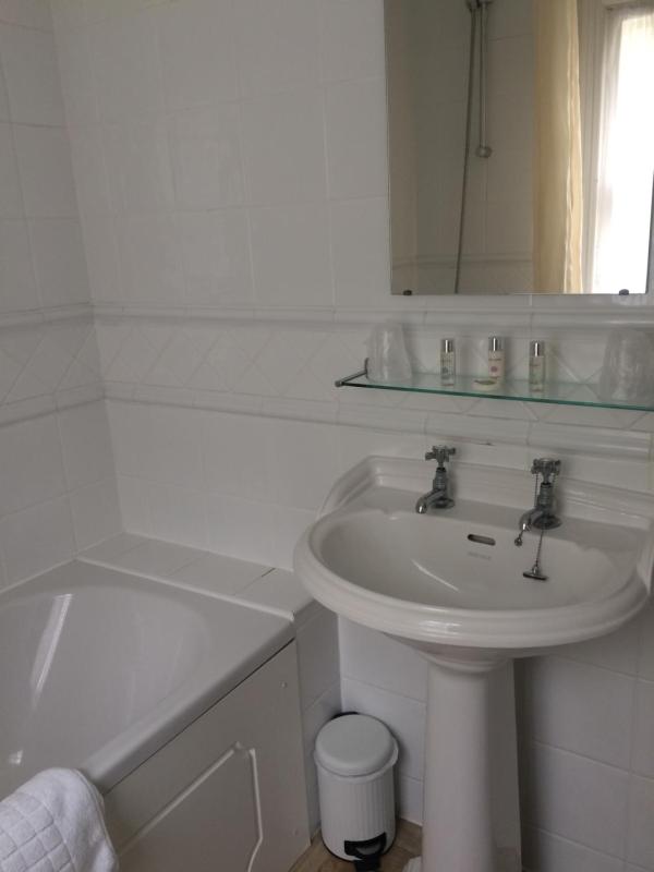 Standard Single Room image 4