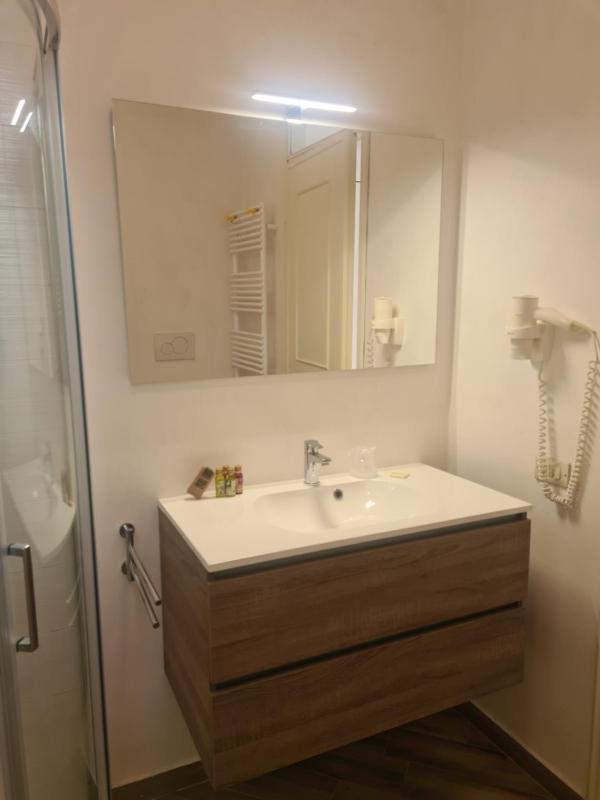 One-Bedroom Apartment (3 Adults) - Separate Building image 4