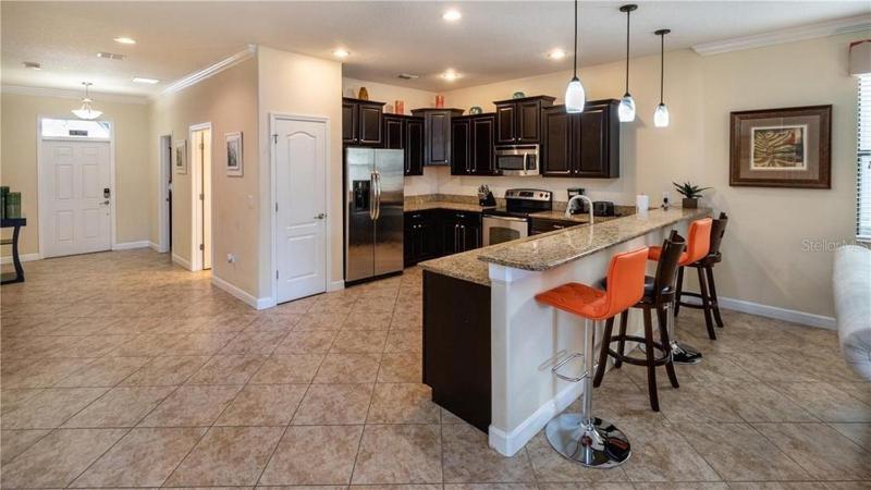 Eight-Bedroom House image 3