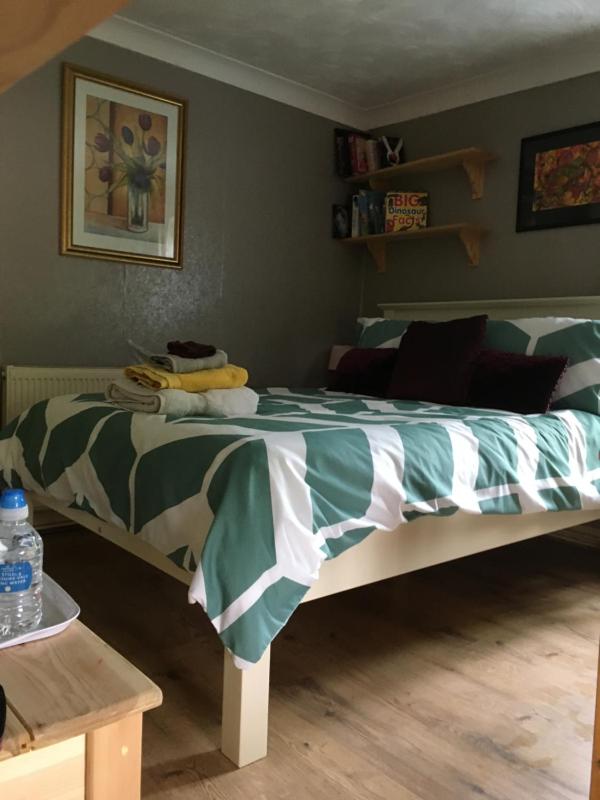 Double Room with Shared Bathroom image 1