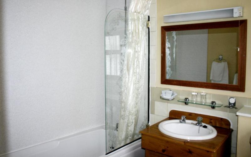 Standard Double Room image 4