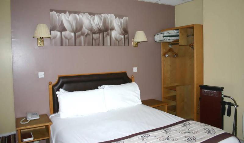Standard Double Room image 3