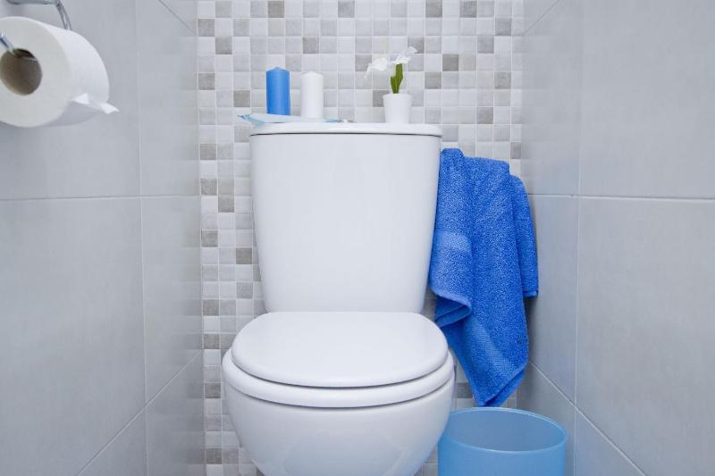 Single Room with Private External Bathroom image 3