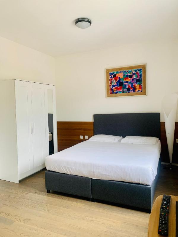 Standard Family Room image 4