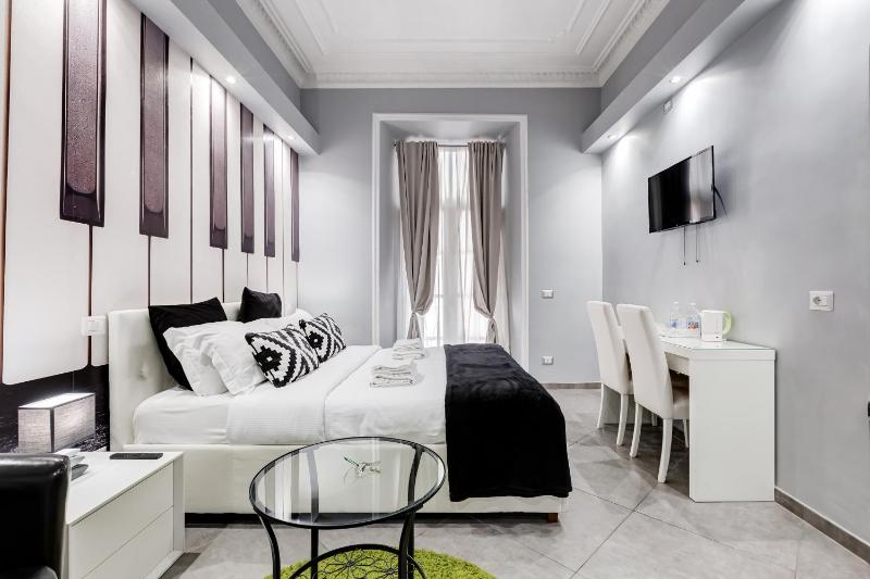 Suite with Spa Bath and Balcony image 4