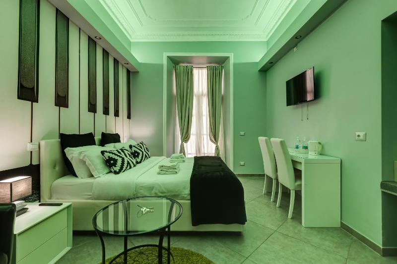 Suite with Spa Bath and Balcony image 2
