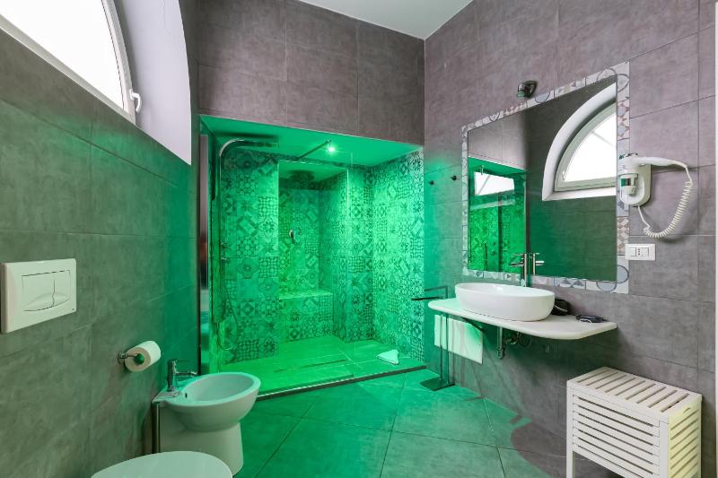 Suite with Spa Bath and Balcony image 3