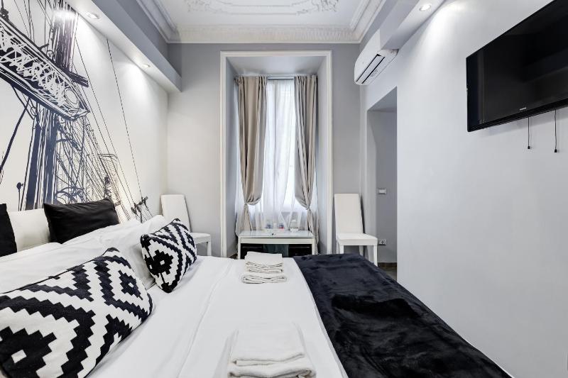 Superior Double Room image 3