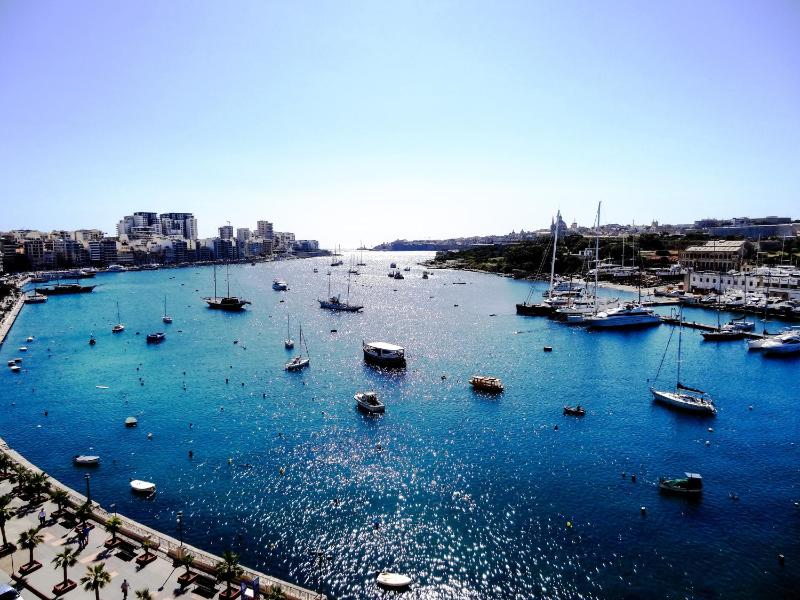 Twin Room with Sea View image 4