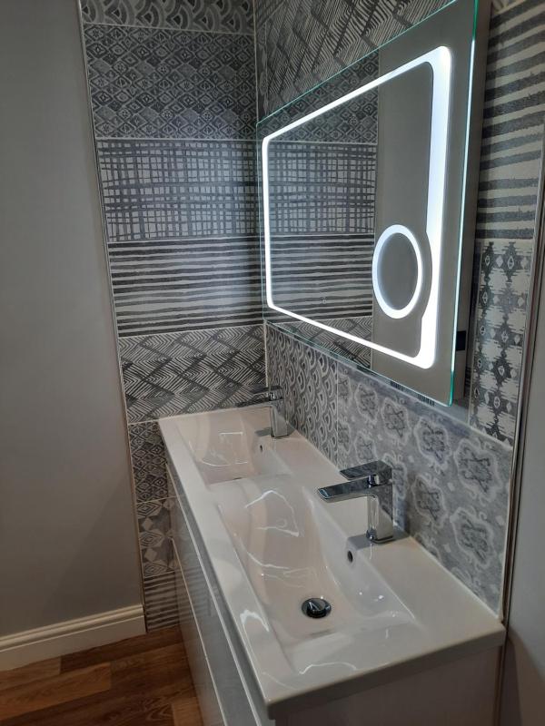 Superior King Room image 4
