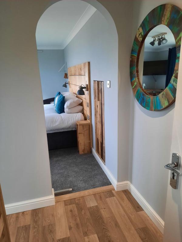 Superior King Room image 2