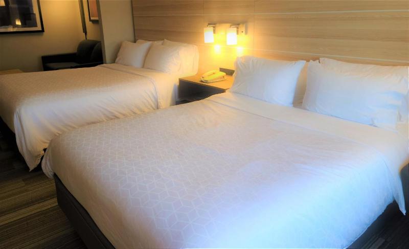 Suite with Two Queen Beds image 4