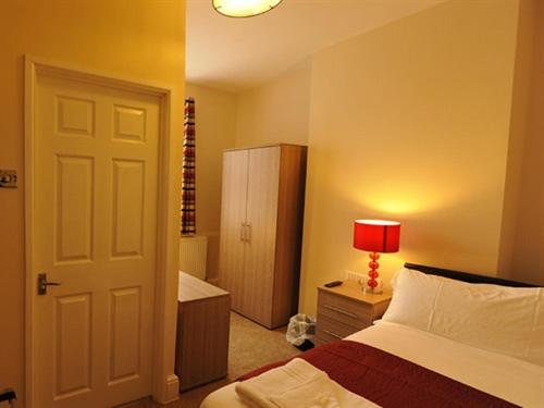 Double Room with Private Bathroom image 1