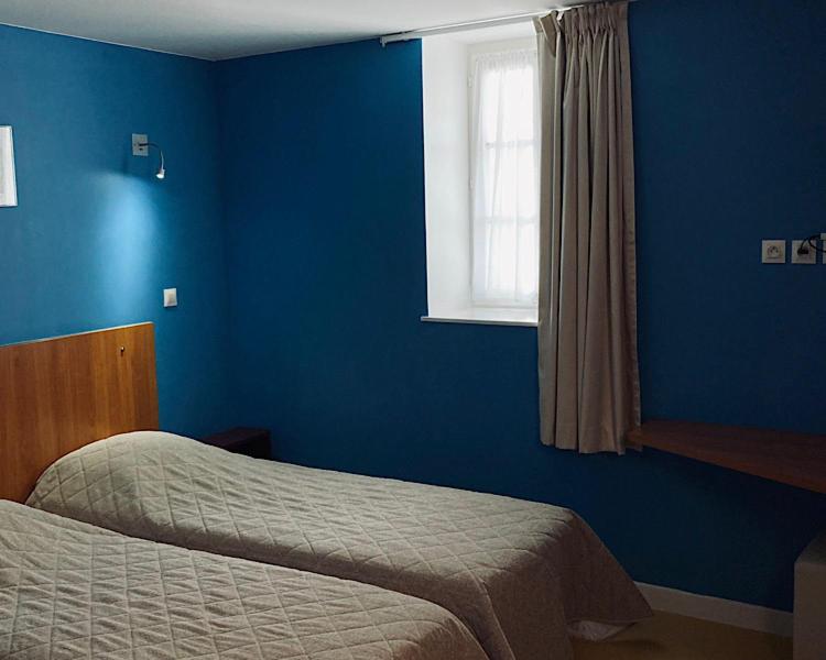 Double or Twin Room image 4