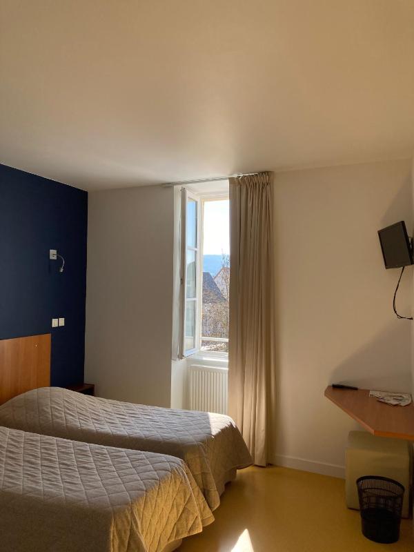 Double or Twin Room image 3