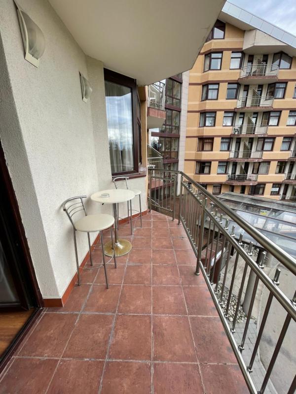 One-Bedroom Apartment image 3