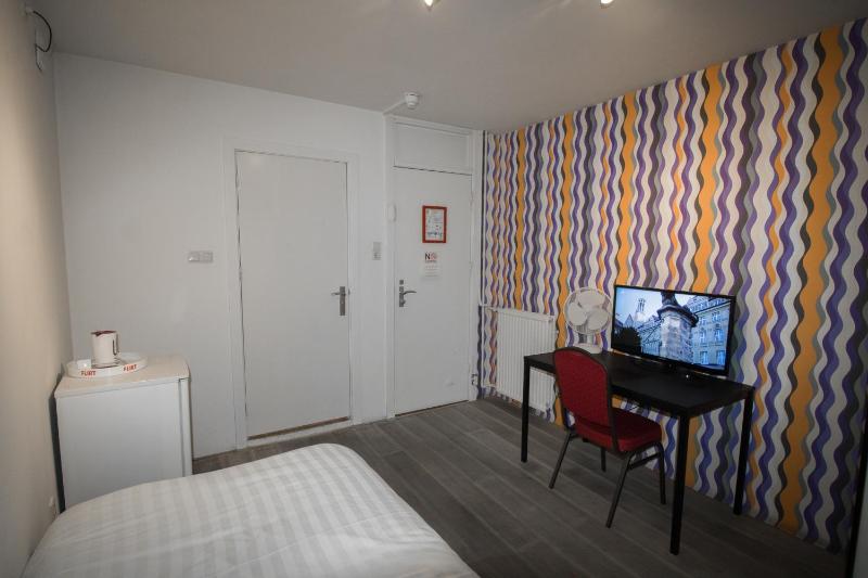 Single Room with Private Bathroom image 2