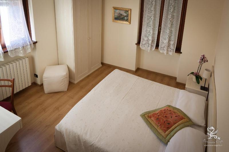 Double Room image 3