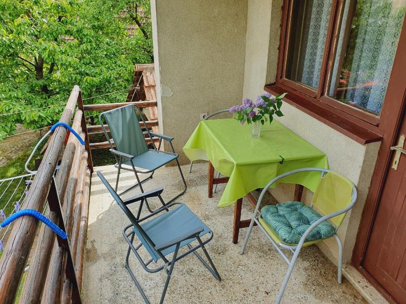 One-Bedroom Apartment image 3