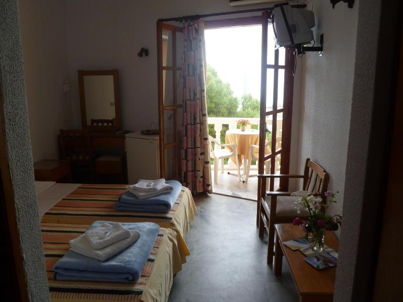 Twin Room image 1